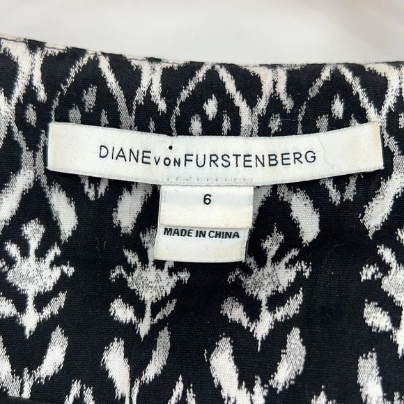 Diane von Furstenberg Trisha Sheath Dress Womens Size 6 Black White Ikat Geo Zip - Picture 5 of 16